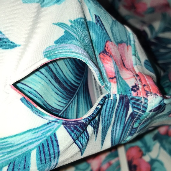 Tommy Bahama Full-Zip Shirt With Thumbholes UPF 50 Long Sleeve NWT - Picture 4 of 8